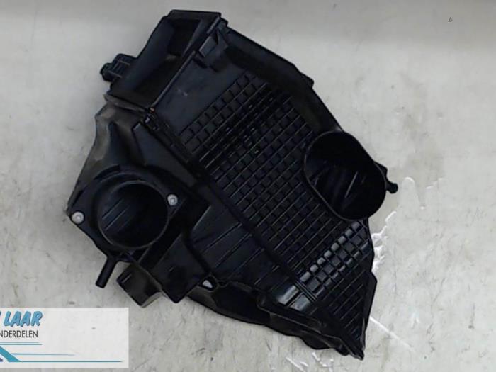 Begagnade Luftfilterhus Renault Captur I (2R) 0.9 Energy TCE 12V Pris € 50,00 Marginaltabell erbjuds av Autodemontage van de Laar