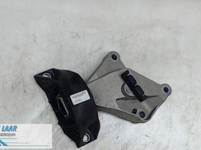 Used Engine mount Renault Captur I (2R) 0.9 Energy TCE 12V Price € 60,00 Margin scheme offered by Autodemontage van de Laar