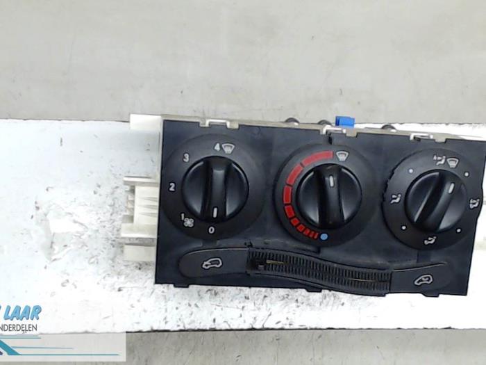 Heater control panel from a Mercedes-Benz A (W168) 1.4 A-140 1999