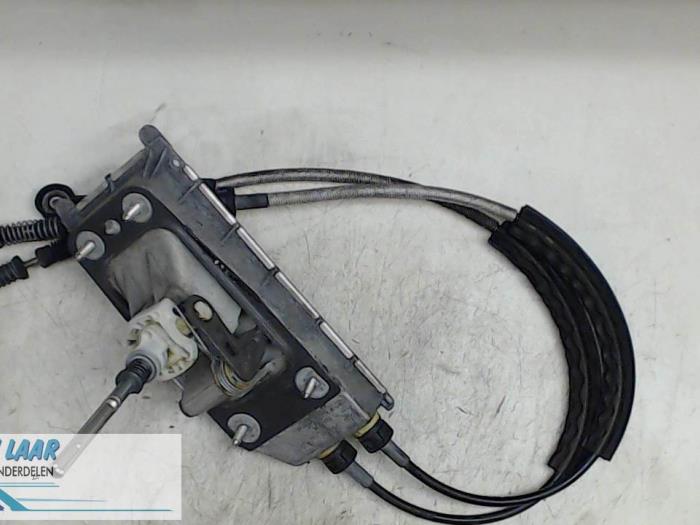 Gearbox shift cable from a Volkswagen Polo V (6R) 1.6 TDI 16V 105 2010
