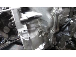 Getriebe van een Renault Laguna III (BT) 2.0 Turbo 16V 2007