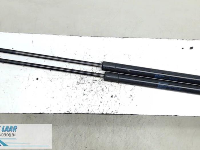 Set of tailgate gas struts from a Seat Ibiza III (6L1) 1.4 16V 85 2007