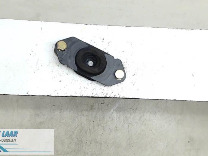 Used Engine mount Renault Clio III (BR/CR) 2.0 16V Price € 25,00 Margin scheme offered by Autodemontage van de Laar