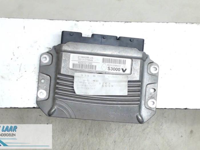 Used Engine management computer Renault Scénic II (JM) 2.0 16V Price € 150,00 Margin scheme offered by Autodemontage van de Laar