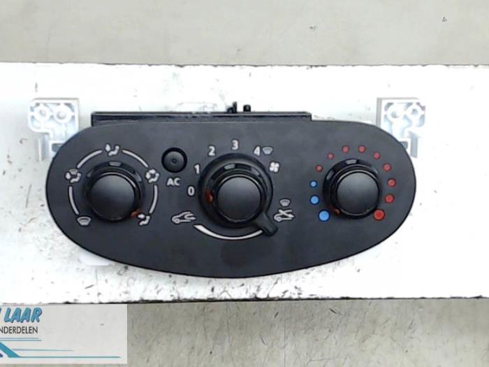 Heater control panel from a Dacia Dokker Express (8S) 1.5 dCi, Blue dCi 75 2014