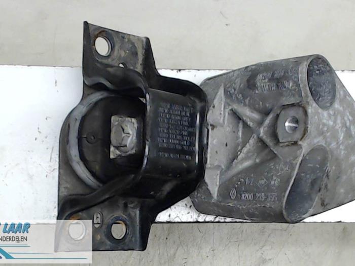 Used Engine mount Renault Modus/Grand Modus (JP) 1.5 dCi 85 Price € 50,00 Margin scheme offered by Autodemontage van de Laar