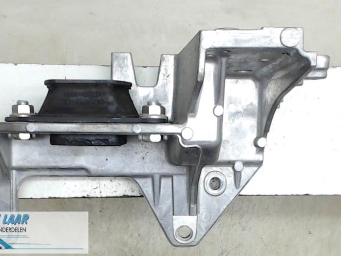 Used Engine mount Renault Koleos I 2.5 16V 4x4 Price € 70,00 Margin scheme offered by Autodemontage van de Laar