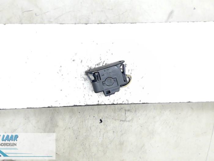 Cigarette lighter socket