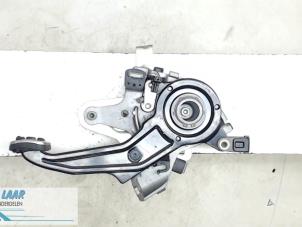Usados Mecanismo de freno de mano Volkswagen Phaeton (3D) 3.0 V6 TDI 24V 4Motion Precio € 70,00 Norma de margen ofrecido por Autodemontage van de Laar