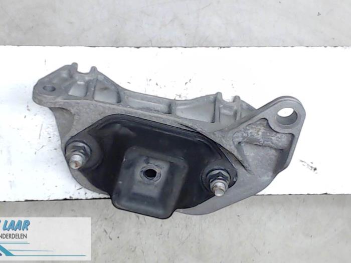 Used Engine mount Dacia Duster (HS) 1.5 dCi 4x4 Price € 50,00 Margin scheme offered by Autodemontage van de Laar
