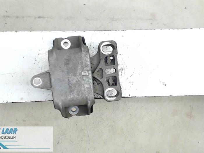 Used Engine mount Volkswagen Golf IV (1J1) Price € 30,00 Margin scheme offered by Autodemontage van de Laar