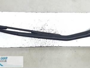 Used Rear wiper arm Fiat Punto II (188) 1.2 16V Price € 15,00 Margin scheme offered by Autodemontage van de Laar