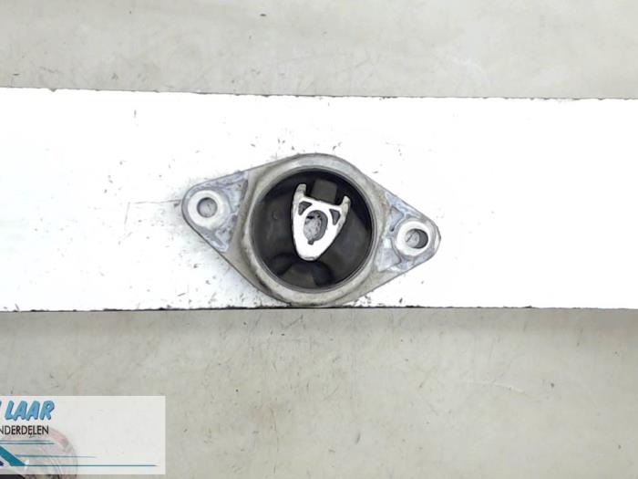 Used Engine mount Renault Laguna III (BT) 2.0 Turbo 16V Price € 35,00 Margin scheme offered by Autodemontage van de Laar