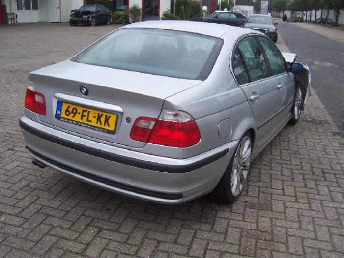 Porte arrière gauche d'un BMW 3 serie (E46/4) 320i 24V 2000