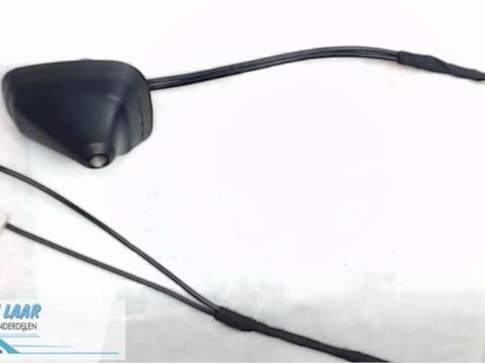 Antenna from a Renault Megane IV (RFBB) 1.2 Energy TCE 100 2015