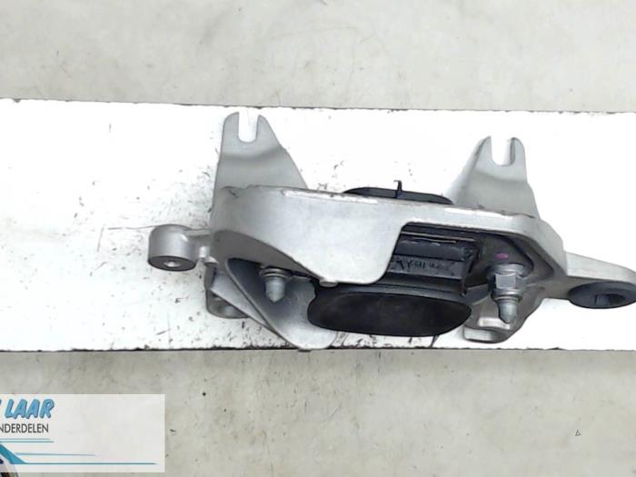 Used Engine mount Renault Megane IV (RFBB) Price € 50,00 Margin scheme offered by Autodemontage van de Laar