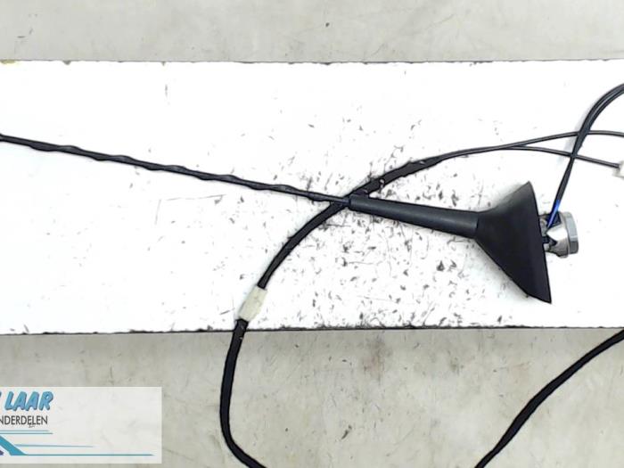 Antenna from a Renault Megane IV (RFBB) 1.6 Energy dCi 130 2015