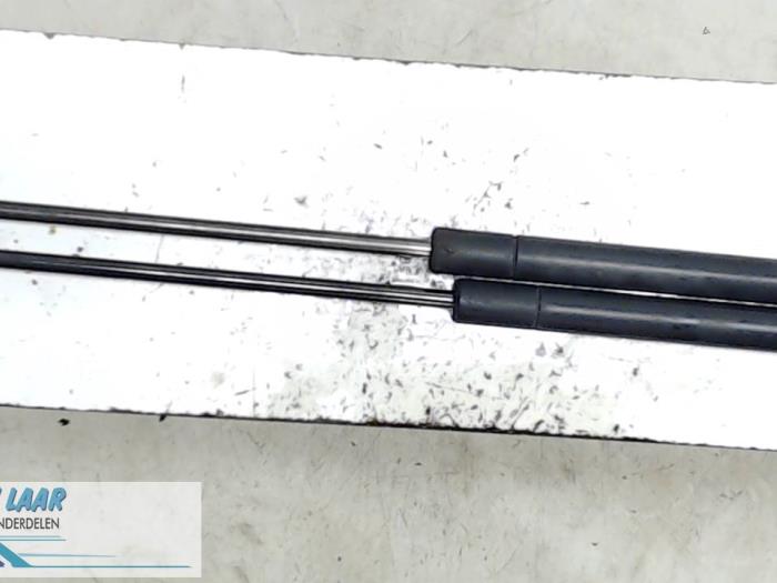 Set of tailgate gas struts from a Ford Mondeo IV Wagon 2.0 TDCi 140 16V 2008