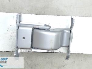Used Rear door hinge, right Renault Trafic (1FL/2FL/3FL/4FL) 1.6 dCi 95 Price € 25,00 Margin scheme offered by Autodemontage van de Laar