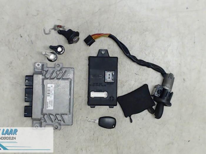 Used Engine management computer Dacia Sandero I (BS) 1.2 16V Price € 160,00 Margin scheme offered by Autodemontage van de Laar