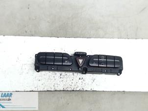 Gebrauchte Panikbeleuchtung Schalter Mercedes C Combi (S203) 2.0 C-180 16V Preis € 50,00 Margenregelung angeboten von Autodemontage van de Laar