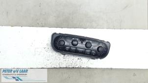 Usagé Panneau de commandes chauffage Mercedes C Combi (S203) 2.0 C-180 16V Prix € 60,00 Règlement à la marge proposé par Autodemontage van de Laar