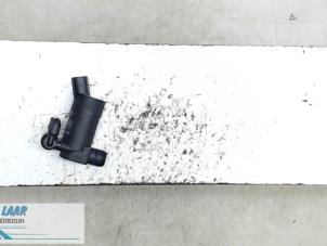 Usagé Pompe lave-glace avant Ford C-Max (DM2) 1.6 16V Prix € 20,00 Règlement à la marge proposé par Autodemontage van de Laar