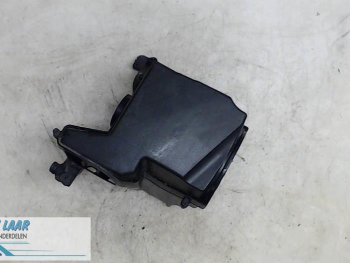 Begagnade Luftfilterhus Ford C-Max (DM2) 1.6 16V Pris € 50,00 Marginaltabell erbjuds av Autodemontage van de Laar