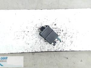 Usados Interruptor de calefactor de asiento Audi A4 (B6) 1.8 T 20V Precio € 20,00 Norma de margen ofrecido por Autodemontage van de Laar
