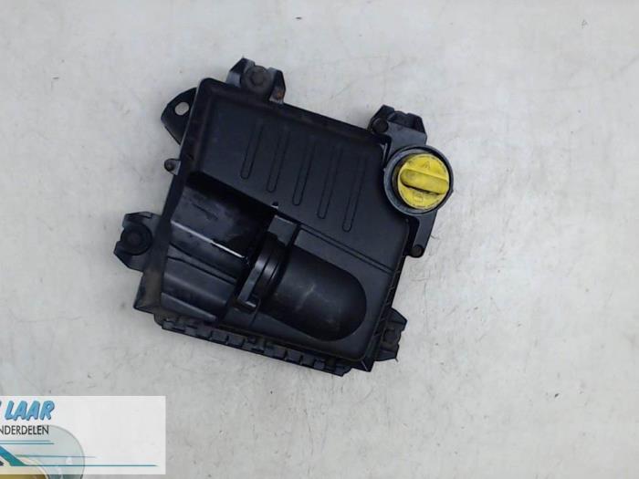 Air box from a Renault Trafic New (FL) 2.0 dCi 16V 115 2012