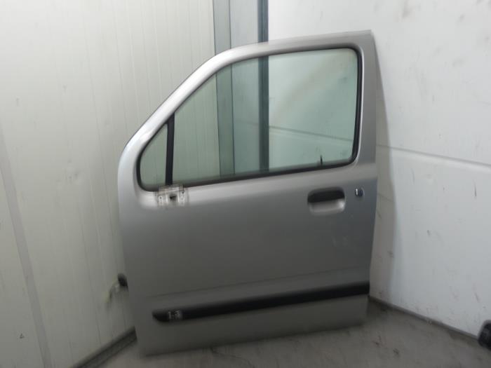 Door 4-door, front left from a Suzuki Wagon-R+ (RB) 1.3 16V 2002