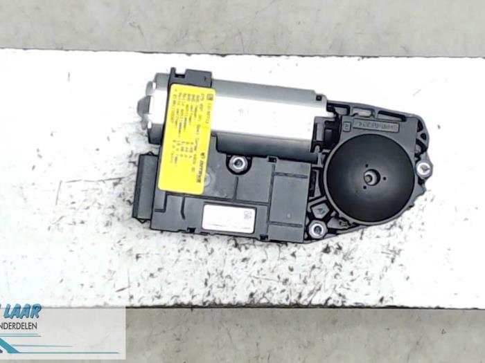 Sunroof motor Opel Corsa D 1.4 16V Twinport 13198856 INTEVA