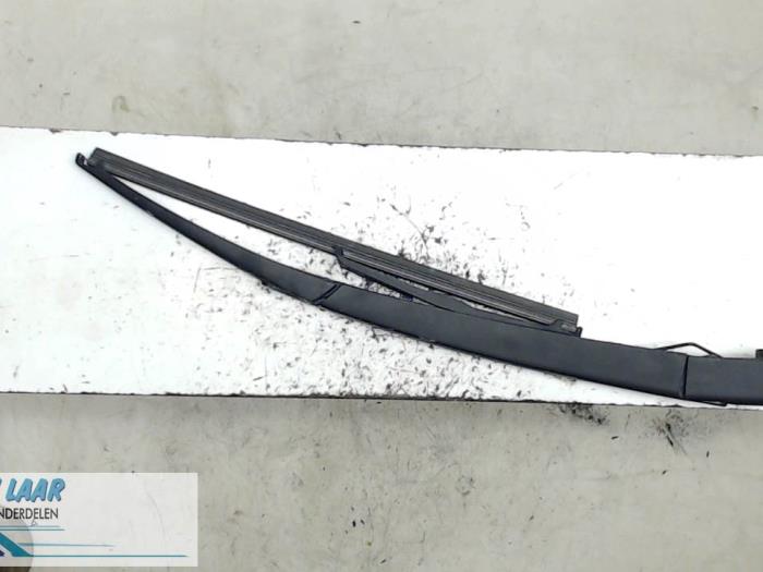 Rear wiper arm from a Opel Corsa D 1.4 16V Twinport 2011