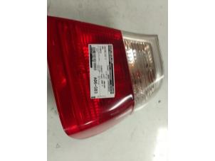 Used Taillight, right BMW 3 serie (E46/4) 320d 16V Price € 25,00 Margin scheme offered by Autodemontage van de Laar