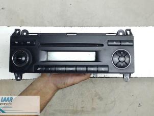 Gebrauchte Radio CD Spieler Volkswagen Crafter 2.5 TDI 30/32/35 Preis € 70,00 Margenregelung angeboten von Autodemontage van de Laar
