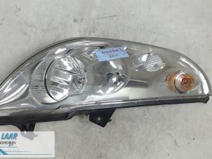 Used Headlight, right Renault Master Price on request offered by Autodemontage van de Laar