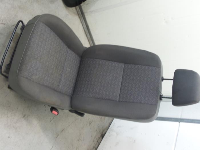 Używane Fotel prawy Ford Transit Connect 1.8 Tddi Cena € 80,00 Procedura marży oferowane przez Autodemontage van de Laar