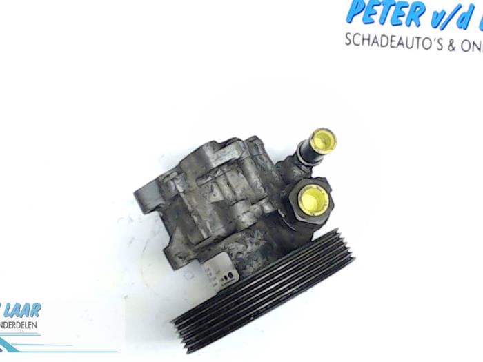 Power steering pump from a Citroën C8 (EA/EB) 2.2 HDi 16V 2006