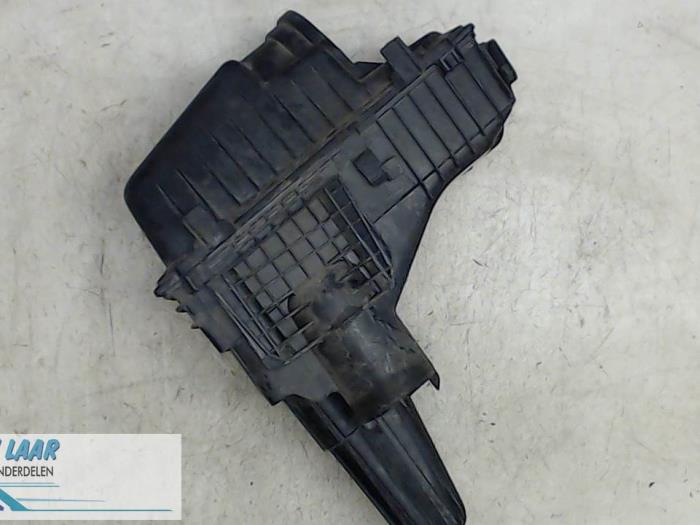 Begagnade Luftfilterhus Citroen C8 (EA/EB) 2.2 HDi 16V Pris € 50,00 Marginaltabell erbjuds av Autodemontage van de Laar