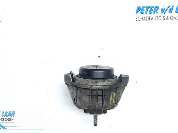 Engine mount from a BMW 3 serie (E90) 320i 16V 2005