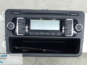 Używane Radioodtwarzacz CD Volkswagen Golf VI (5K1) 1.6 TDI 16V Cena na żądanie oferowane przez Autodemontage van de Laar