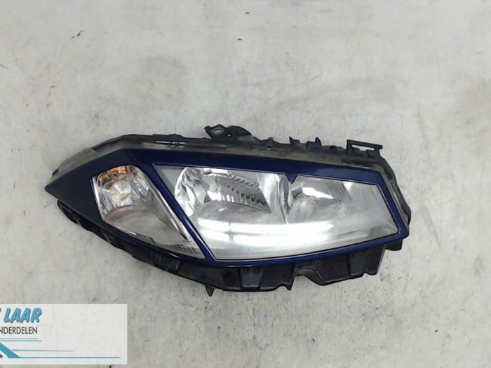 Headlight, right from a Renault Megane II (BM/CM) 2.0 16V 2003