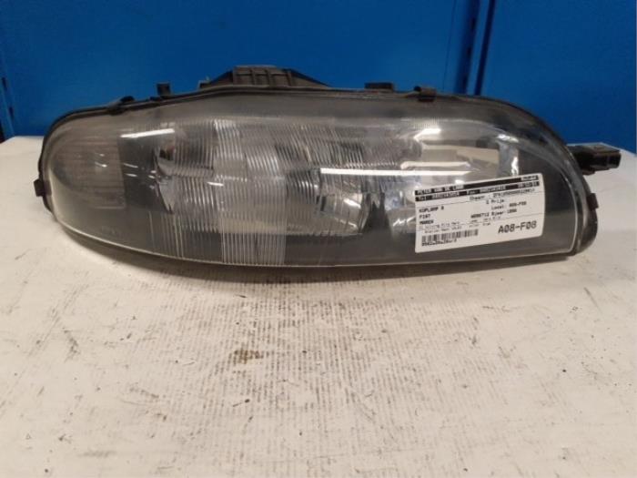 Używane Reflektor prawy Fiat Marea Weekend (185BX/CX) 1.6 SX,ELX 16V Cena € 40,00 Procedura marży oferowane przez Autodemontage van de Laar