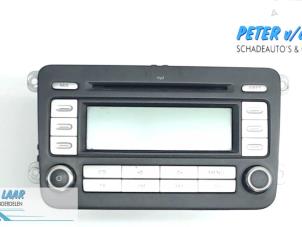Usados Reproductor de CD y radio Volkswagen Caddy III (2KA,2KH,2CA,2CH) 2.0 SDI Precio € 50,00 Norma de margen ofrecido por Autodemontage van de Laar