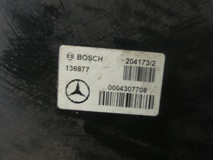 Brake servo from a Mercedes-Benz Vito (638.1/2) 2.2 CDI 112 16V 2002