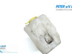 Usagé Réservoir lave-glace avant Opel Combo (Corsa C) 1.7 DI 16V Prix € 25,00 Règlement à la marge proposé par Autodemontage van de Laar