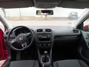 Używane Radioodtwarzacz CD Volkswagen Golf Cena na żądanie oferowane przez Autodemontage van de Laar