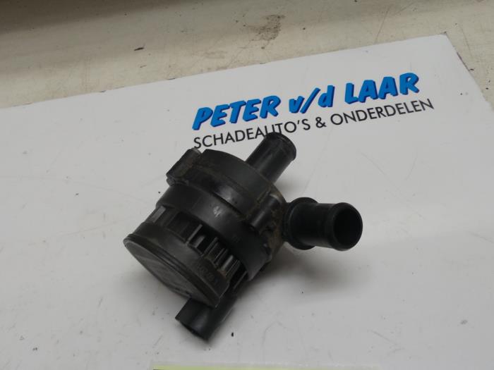 Usagé Pompe à eau Renault Master III (MA/MB/MC/MD/MH/MF/MG/MH) 2.3 dCi 16V Prix sur demande proposé par Autodemontage van de Laar