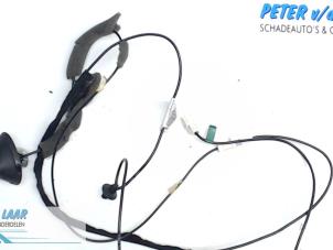 Used Antenna Renault Master IV (MA/MB/MC/MD/MH/MF/MG/MH) 2.3 dCi 16V Price € 25,00 Margin scheme offered by Autodemontage van de Laar