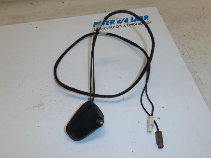 Antenna from a Renault Megane IV (RFBB) 1.6 Energy dCi 130 2016